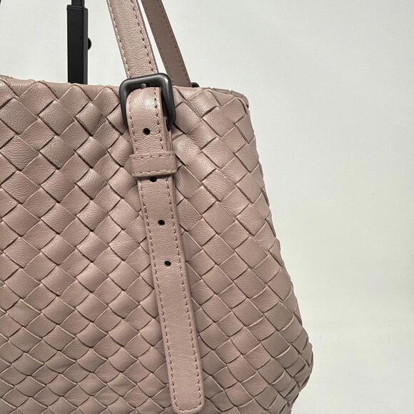 BOTTEGA VENETA Intrecciato Shoulder Bag Lambskin Mauve - Picture 3 of 16